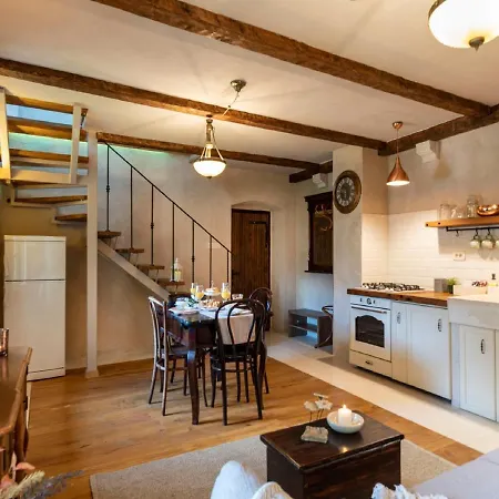 Authentic Stone House Lola *