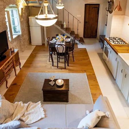 Authentic Stone House Lola Vakantiehuis