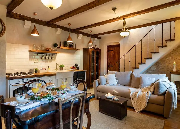Authentic Stone House Lola Vakantiehuis