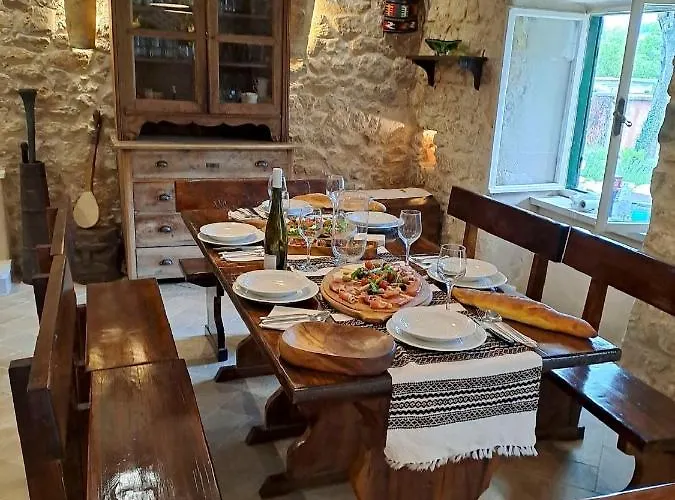 Vakantiehuis Authentic Stone House Lola *