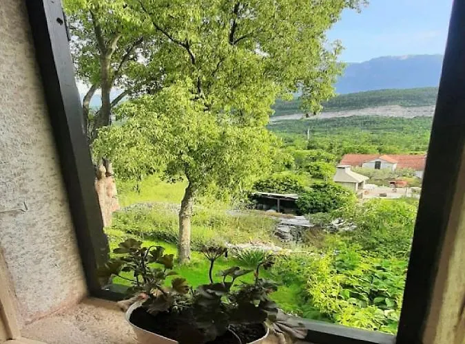 Vakantiehuis Authentic Stone House Lola