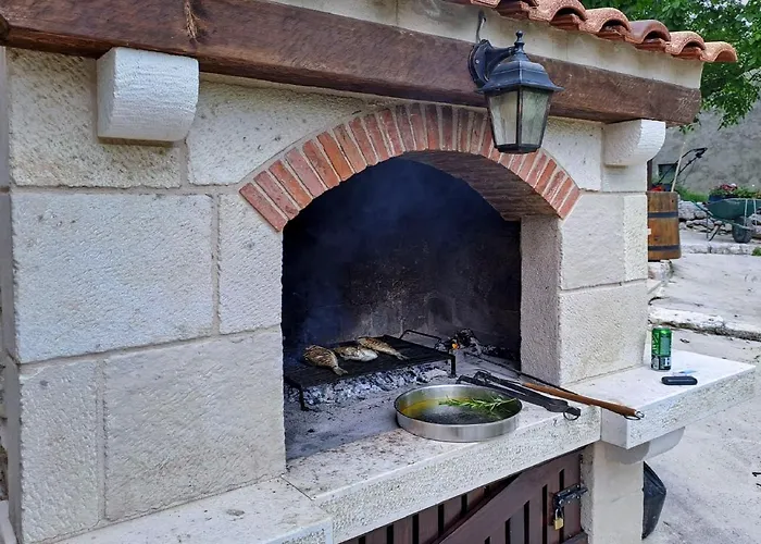 Vakantiehuis Authentic Stone House Lola