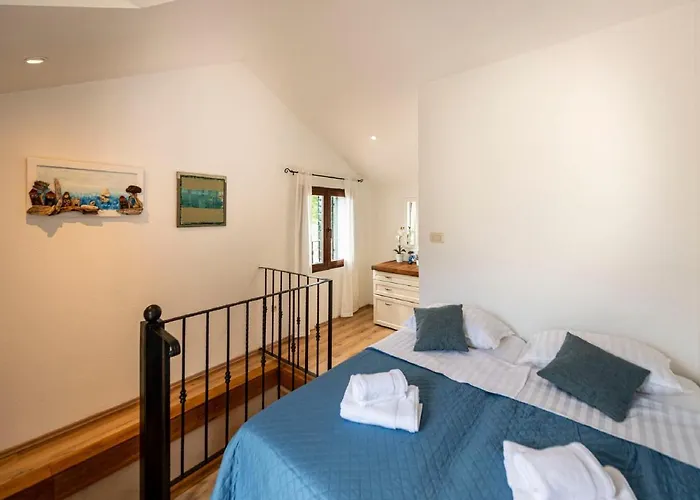 Authentic Stone House Lola Vakantiehuis