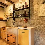 Authentic Stone House Lola Makarska