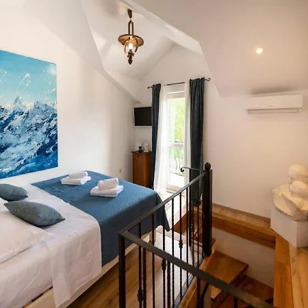 Authentic Stone House Lola Grabovac (Split-Dalmatia)