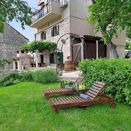 Holiday home Authentic Stone House Lola Makarska