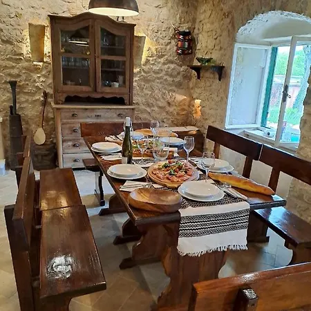 Σπίτι διακοπών Authentic Stone House Lola *