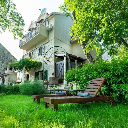 Feriehus Authentic Stone House Lola