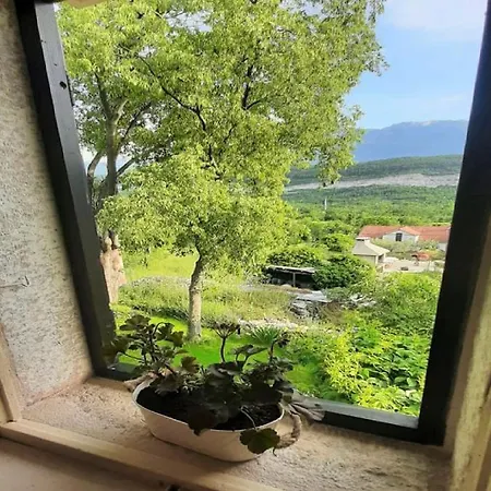 Feriehus Authentic Stone House Lola