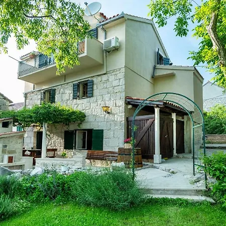 Feriehus Authentic Stone House Lola
