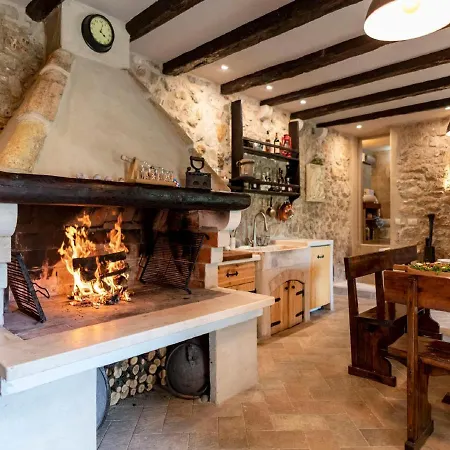 Feriehus Authentic Stone House Lola Makarska