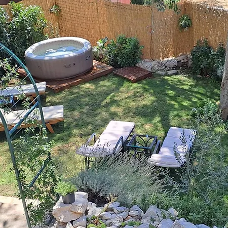 بيت للعطل Authentic Stone House Lola