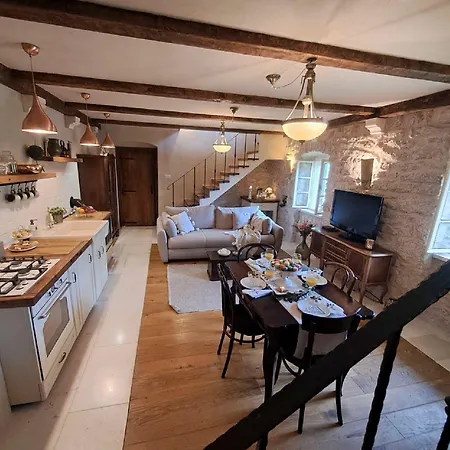Authentic Stone House Lola * 그라보박