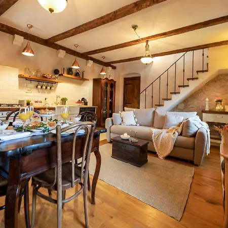 Nyaraló Authentic Stone House Lola *