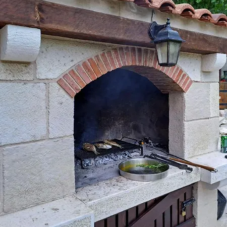 Nyaraló Authentic Stone House Lola