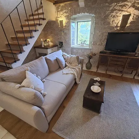 別荘 Authentic Stone House Lola マカルスカ