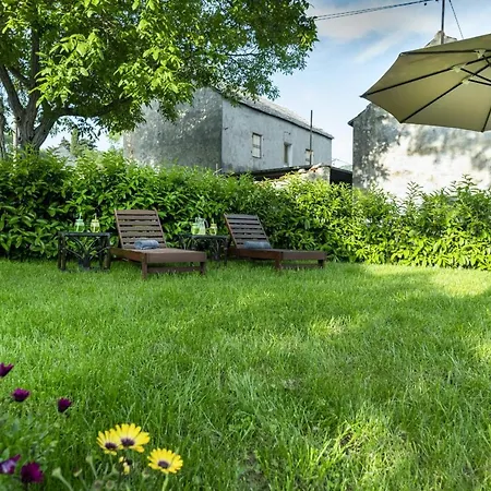 Authentic Stone House Lola * マカルスカ